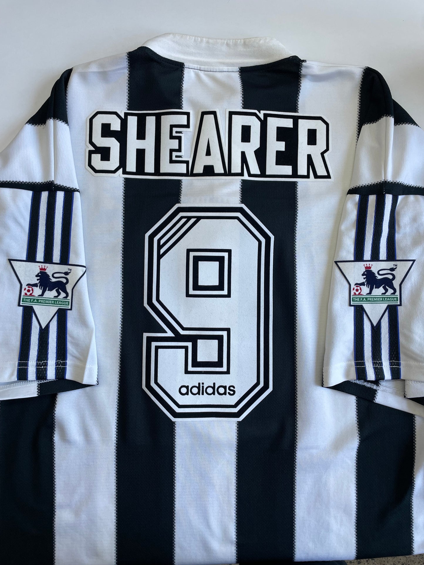 NEW CASTLE 1995/97 LOCAL #9 SHEARER (XL) ADIDAS