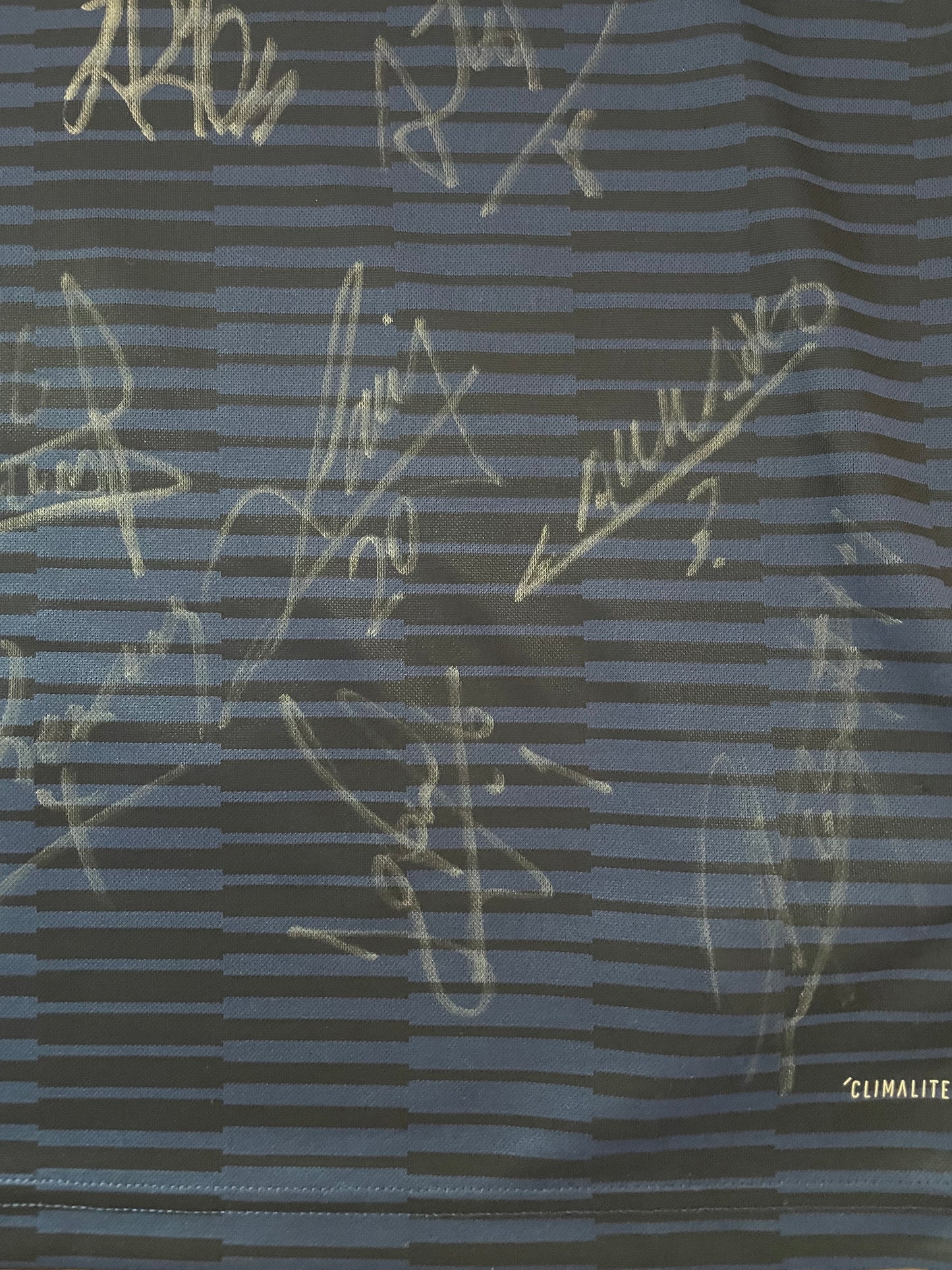 U DE CHILE 2018 LOCAL #9 HENRÍQUEZ (S) ADIDAS "AUTOGRAFIADA"