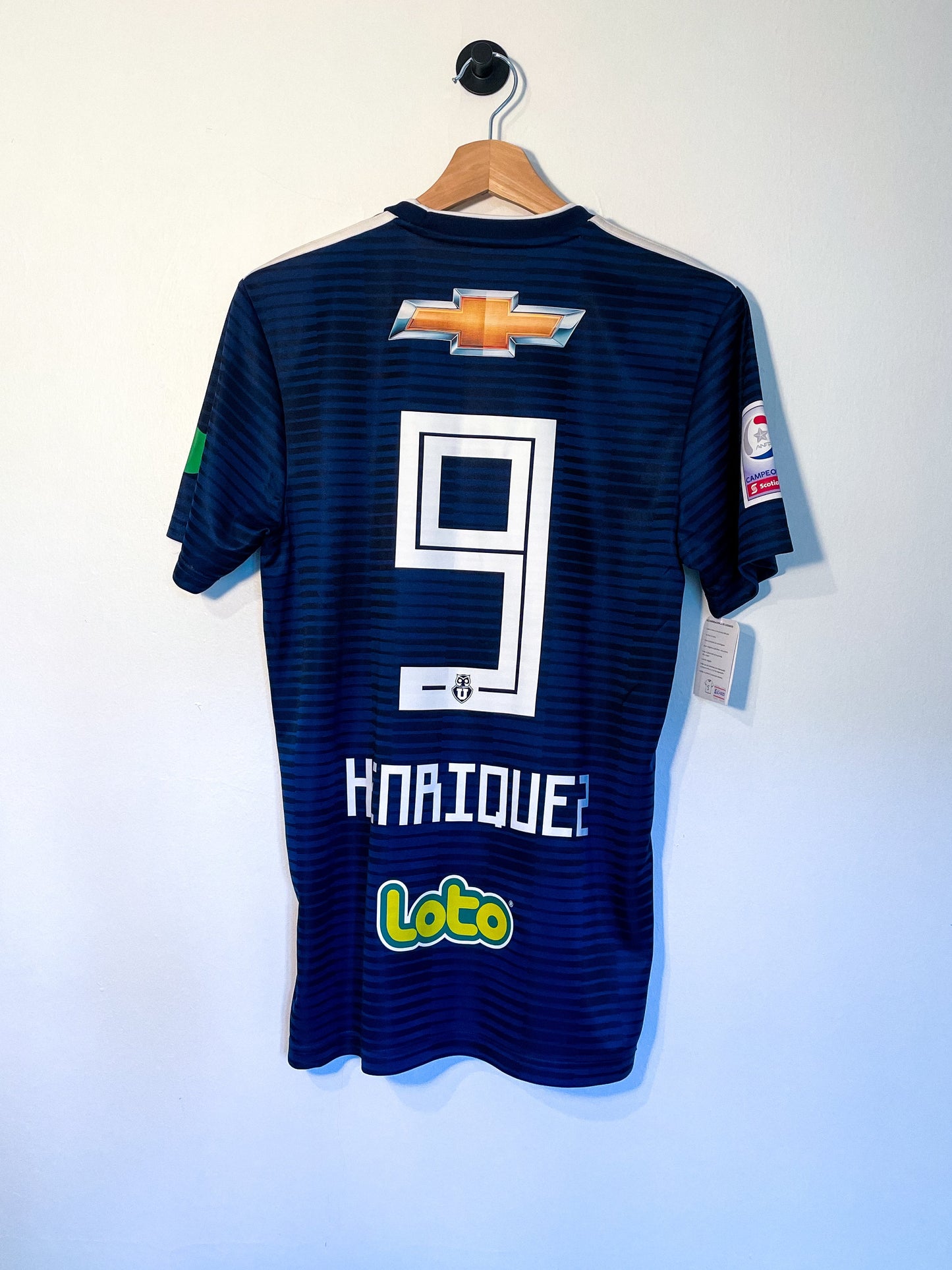 U DE CHILE 2018 LOCAL #9 HENRÍQUEZ (S) ADIDAS "AUTOGRAFIADA"